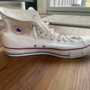 Men’s White Converse Chuck Taylor’s Size 13